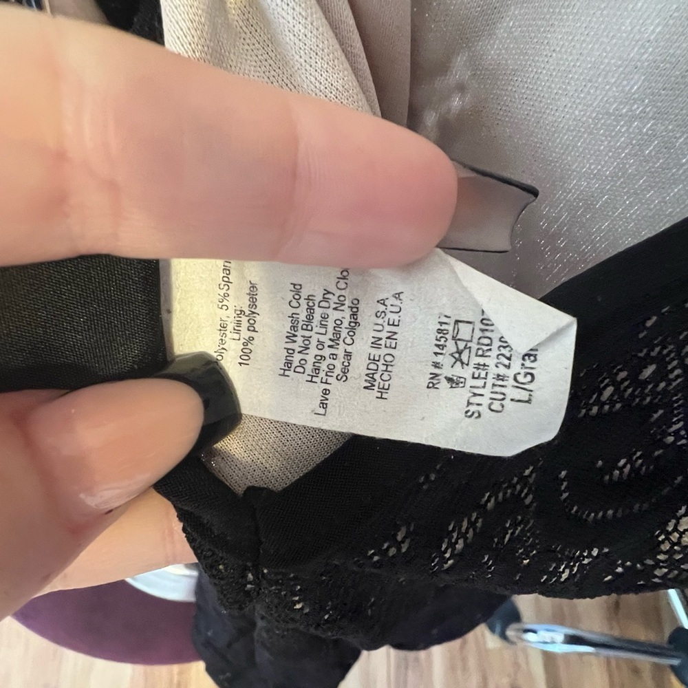 Black lace dress 
Large 
From Windsor - Picture 7 of 10